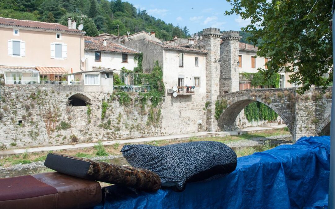Appel à participation : hébergement d’artistes chez l’habitant